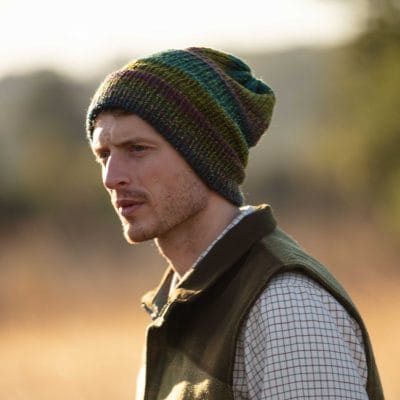 Man wearing green grunge chunky slouchy beanie, Handmade in Scotland – Lelsloom